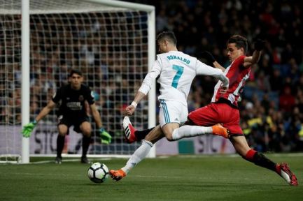 Ronaldo kariyerinin 50. hat-trick'ini yaptı