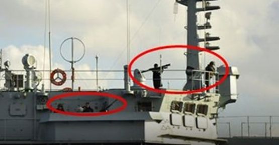 Rus savaş gemisi İstanbul Boğazı'ndan füzeyle geçti