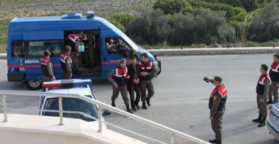 Rüşvet operasyonunda 12'si asker 26 kişi tutuklandı