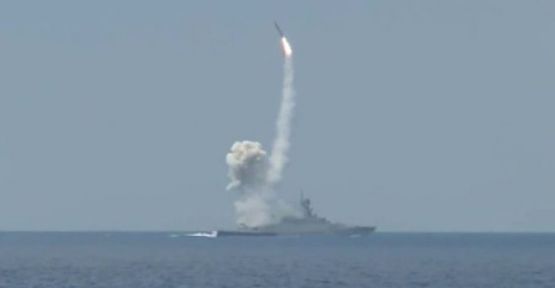 Rusya Akdeniz'deki savaş gemilerinden Suriye'ye füze fırlattı