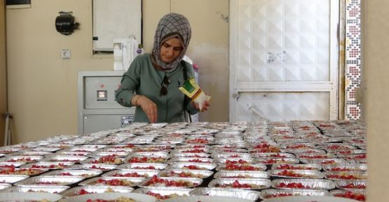 Şemdinli Aile Destek Merkezi'nden 400 kişiye aşure ikramı