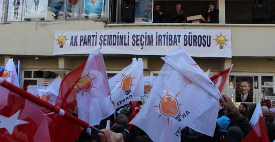 Şemdinli'de AK Parti seçim bürosu açıldı