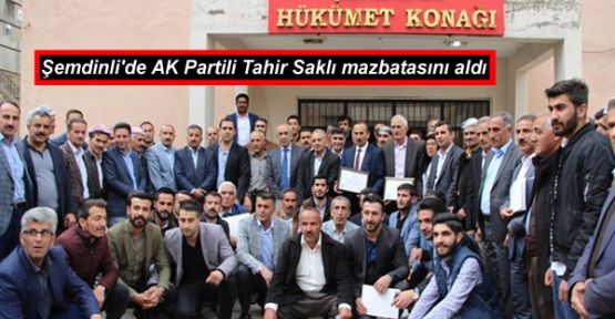 Şemdinli'de AK Parti'li Tahir Saklı, mazbatasını aldı