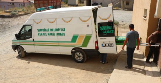 Şemdinli'de iş makinesi devrildi: 1 ölü