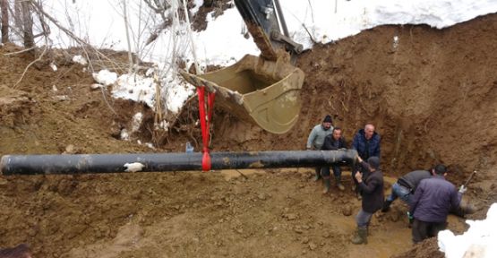 Şemdinli'de su arıza giderme çalışmaları devam ediyor 