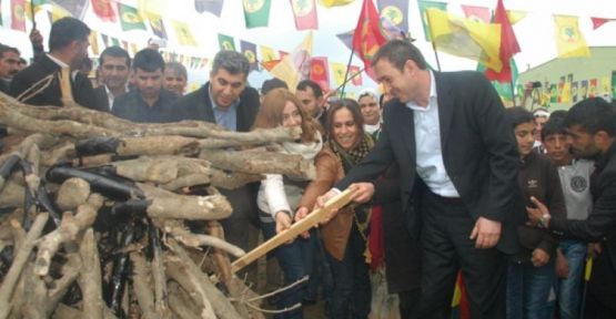 Siirt'te ilk Newroz ateşi yakıldı