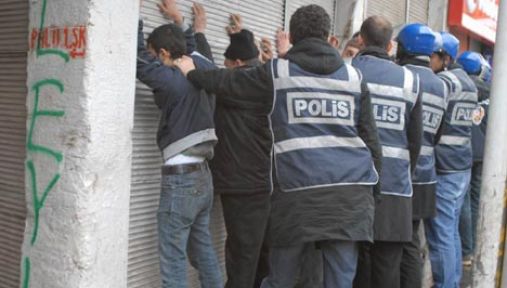 Silvan'da 3'ü çocuk 5 kişi gözaltına alındı