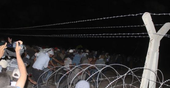 'Sınırlar' aşıldı, yüzlerce kişi Kobanê'de