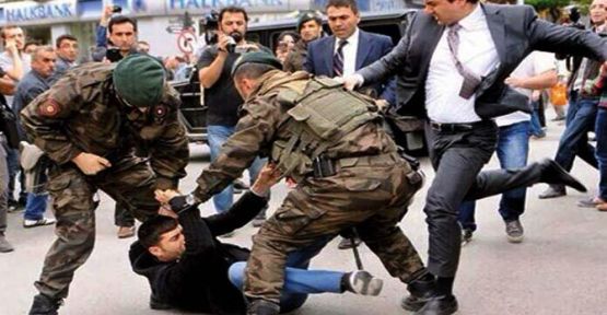 Soma faciasında madenci yakınına tekme atan Yusuf Yerkel özür diledi