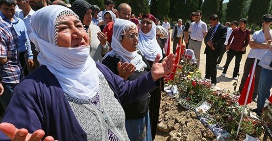 Soma'ya gelen Roboskili aileler mezarları ziyaret etti, ailelerle görüştü