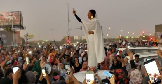 Sudan'daki protestoların kadın sembolü: Mermi öldürmez, susmak öldürür