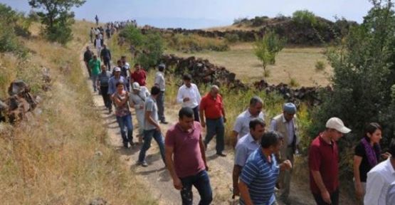 Sur'da canlı kalkan eylemi başladı