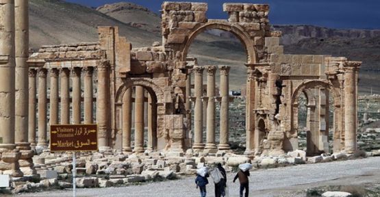 Suriye savaş uçakları, IŞİD'i Palmira’da vurdu