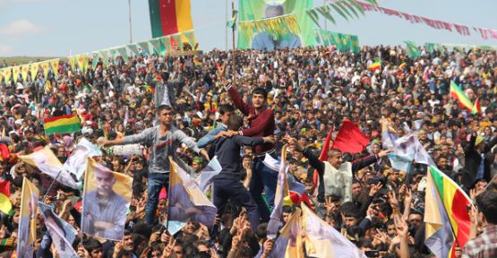 Suruç ve Kobani'de Newroz ateşleri yakıldı