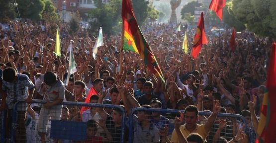 Suruç’ta on binler Rojava devrimini kutladı