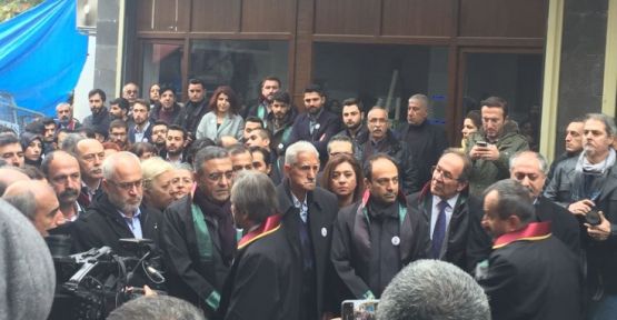 Tahir Elçi anmasına polis barikatı