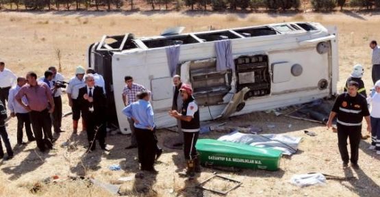 Tankerle midibüs çarpıştı: 3 ölü
