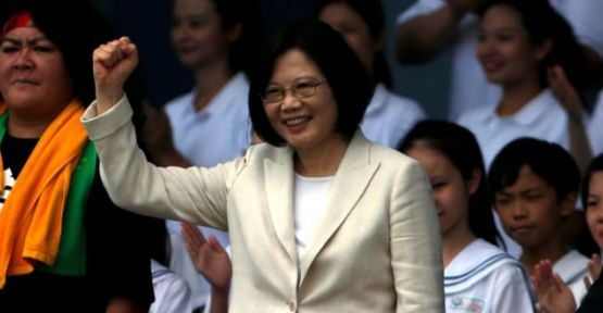 Tayvan'ın ilk kadın cumhurbaşkanı görevi devraldı