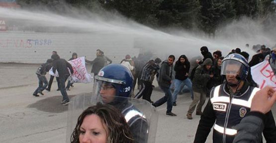 Toplantı ve gösteri yürüyüşlerine sınırlamalar getirildi