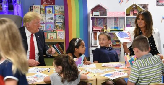 Trump ABD bayrağını yanlış renge boyadı!