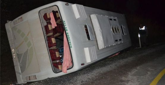 Tur otobüsü devrildi!.. 13 yaralı!