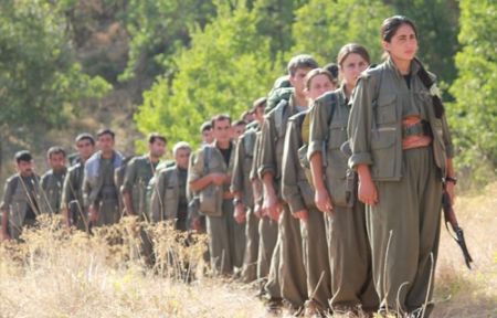 'Türkiye IŞİD'le mücadele görüntüsü altında PKK'ye saldırıyor'