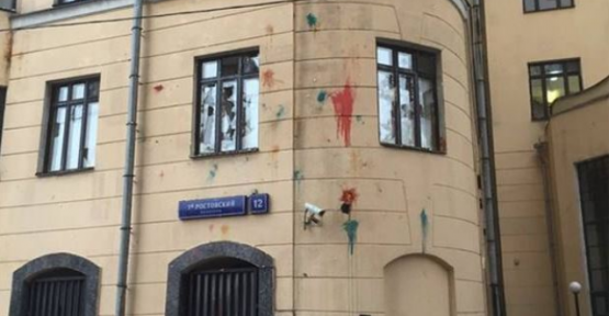 Türkiye'nin Moskova Büyükelçiliği'ne taşlı saldırı