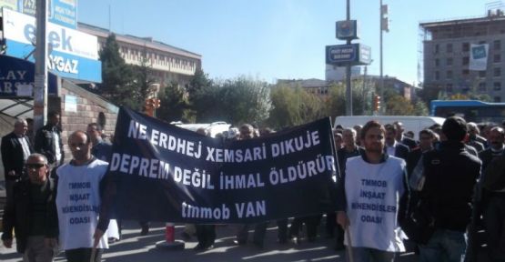 Van depreminde yaşamını yitirenler anıldı