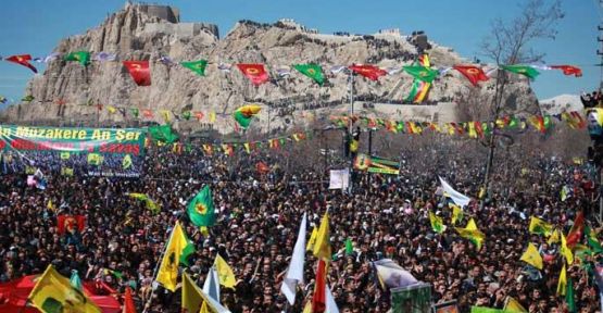 Van Newroz'unda BDP'nin seçim projeleri açıklandı