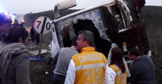 Yolcu minibüsü devrildi: 23 kişi yaralandı