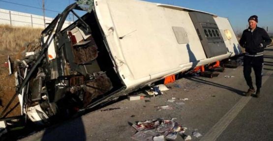 Yolcu otobüsü devrildi: 30 yaralı