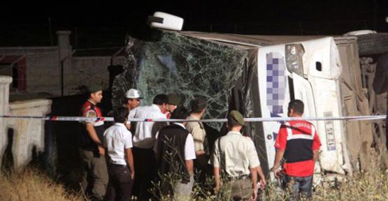 Yolcu otobüsü devrildi: 6'sı ağır 54 Yaralı