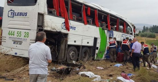 Yolcu otobüsü şarampole yuvarlandı: 4 ölü, 30 yaralı