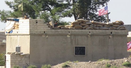 YPG'lilerin mevzilendiği binaya asılan ABD bayraklarından üçü indirildi