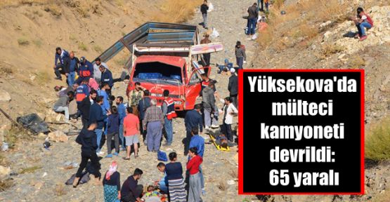 Yüksekova'da mülteci kamyoneti devrildi: 65 yaralı