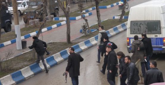 Yüksekova'da polis baskını