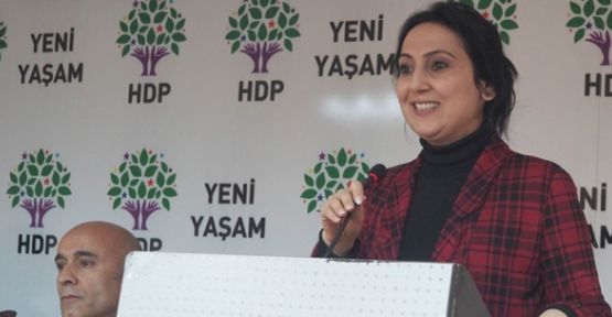 Yüzlerce aydın destek imzalarını HDP'ye teslim etti