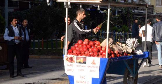 Zabıta müdahale edince sinirlenerek tezgahını yakmak istedi