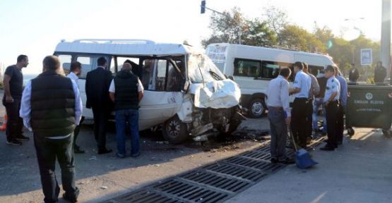 Zonguldak'ta iki minibüs çarpıştı: 16 yaralı