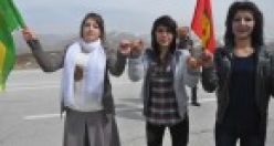 Derecik Beldesi'nde Newroz ateşi yakıldı