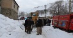 Çığ altında kalan İranlılar için arama kurtarma sü