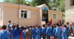 Şemdinli'de yaptırdığı okula 3 yıl sonra ziyaret