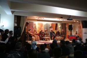 Şemdinli'de Dengbêjler Gecesi'ne yoğun ilgi