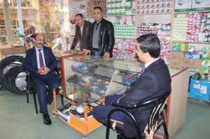 HDP'nin Hakkari adayları Şemdinli esnafını ziyaret