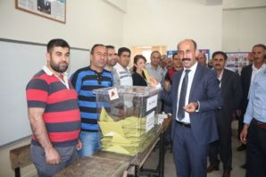 HDP Hakkari Adayı Nihat Akdoğan oyunu kullandı