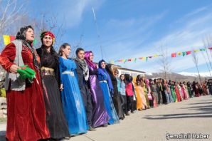 Şemdinli'de Coşkulu Kadınlar Günü Kutlaması