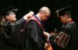 165 Öğretim Üyesi Erdoğan'a Fahri Hukuk Diploması...