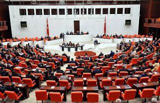 Meclis 42 fezleke ile açıldı