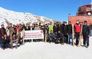 Şemdinlili gençlere profesyonel kayak takımları...