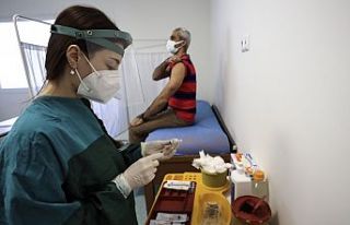 TTB'den aşı olma çağrısı: Sağlık çalışanı...